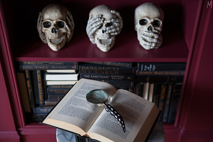 the-makerista-halloween-decor-curiosities-bookshelves-library-berry-color-black-and-white-spooky-img_6387