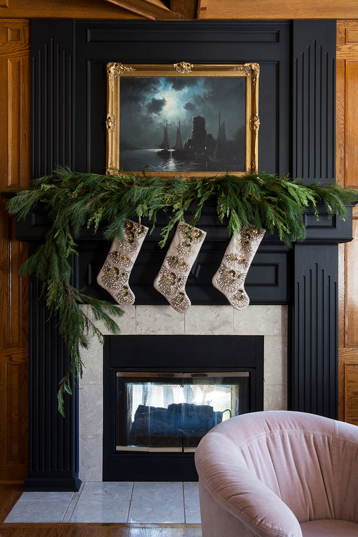the-makerista-mantle-christmas-garland-stockings-frontgate-img_1504