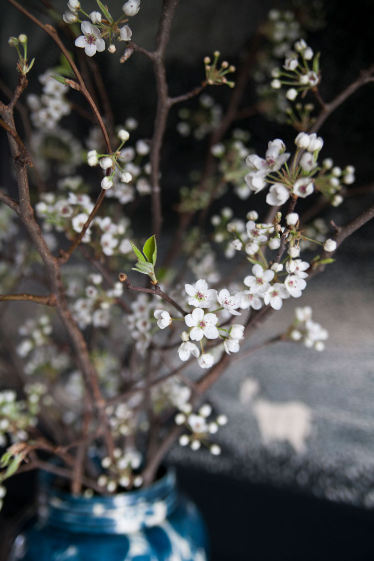 The-Makerista-Dining-Room-Spring-Flowers-Branches-IMG_8013